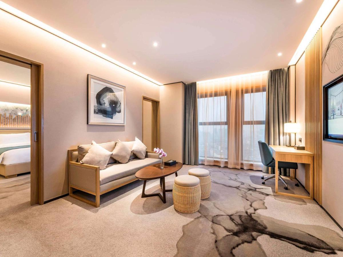 Mercure Chengdu Huapaifang Exterior photo