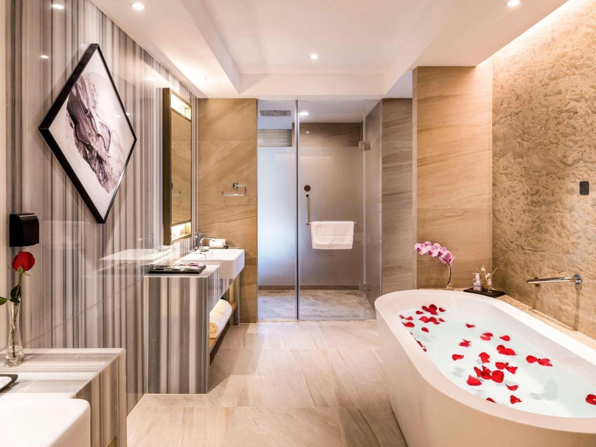 Mercure Chengdu Huapaifang Exterior photo