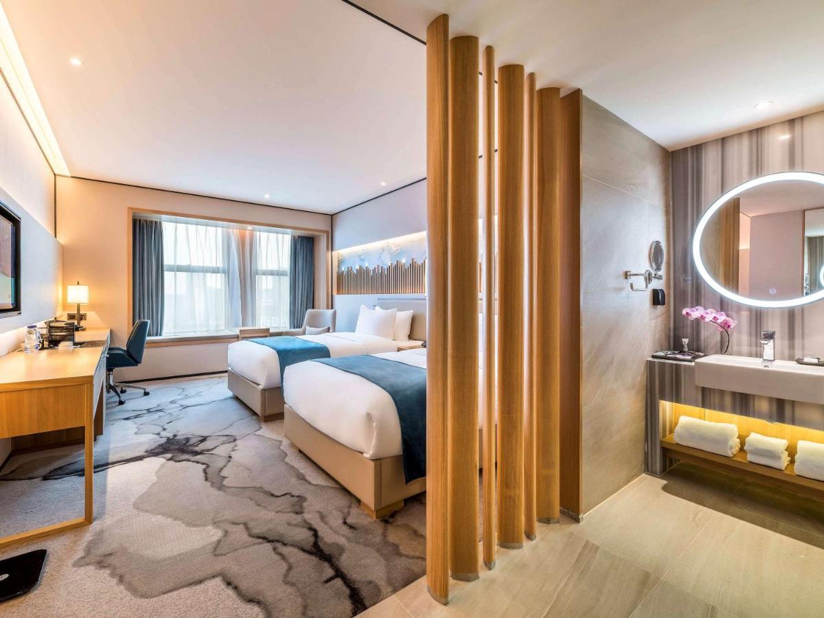 Mercure Chengdu Huapaifang Exterior photo