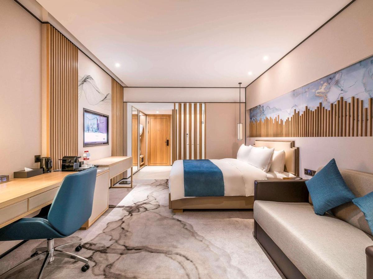 Mercure Chengdu Huapaifang Exterior photo