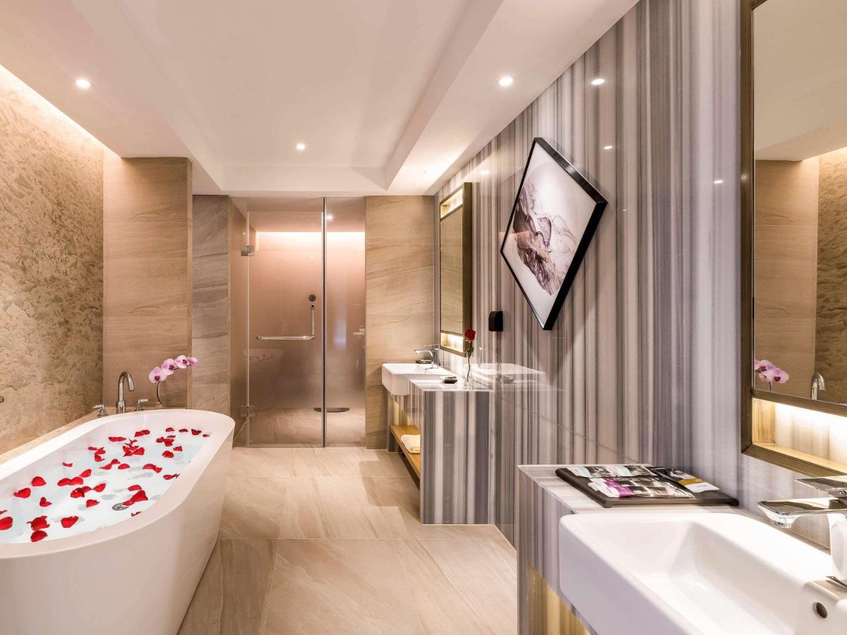 Mercure Chengdu Huapaifang Exterior photo