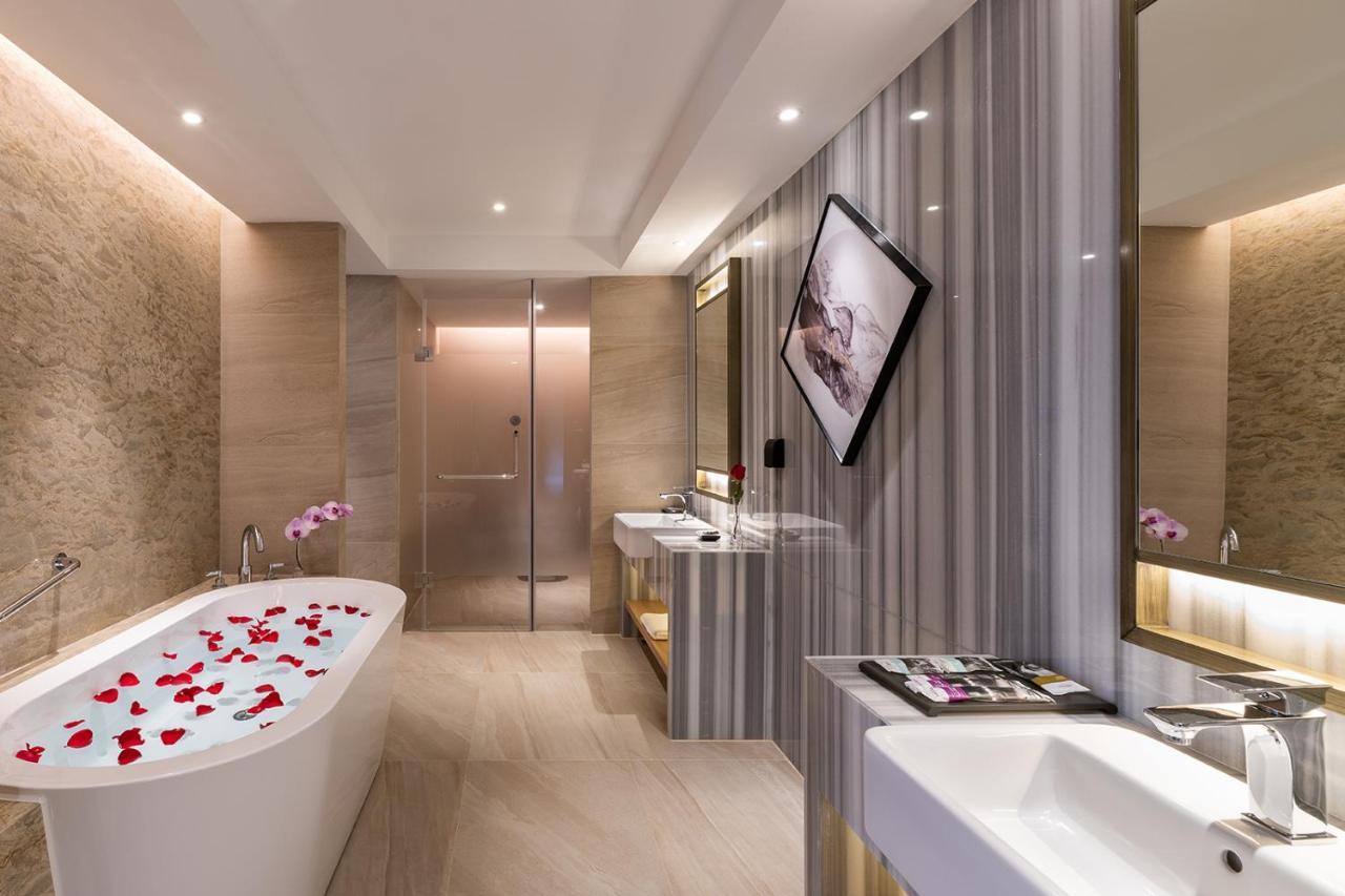 Mercure Chengdu Huapaifang Exterior photo