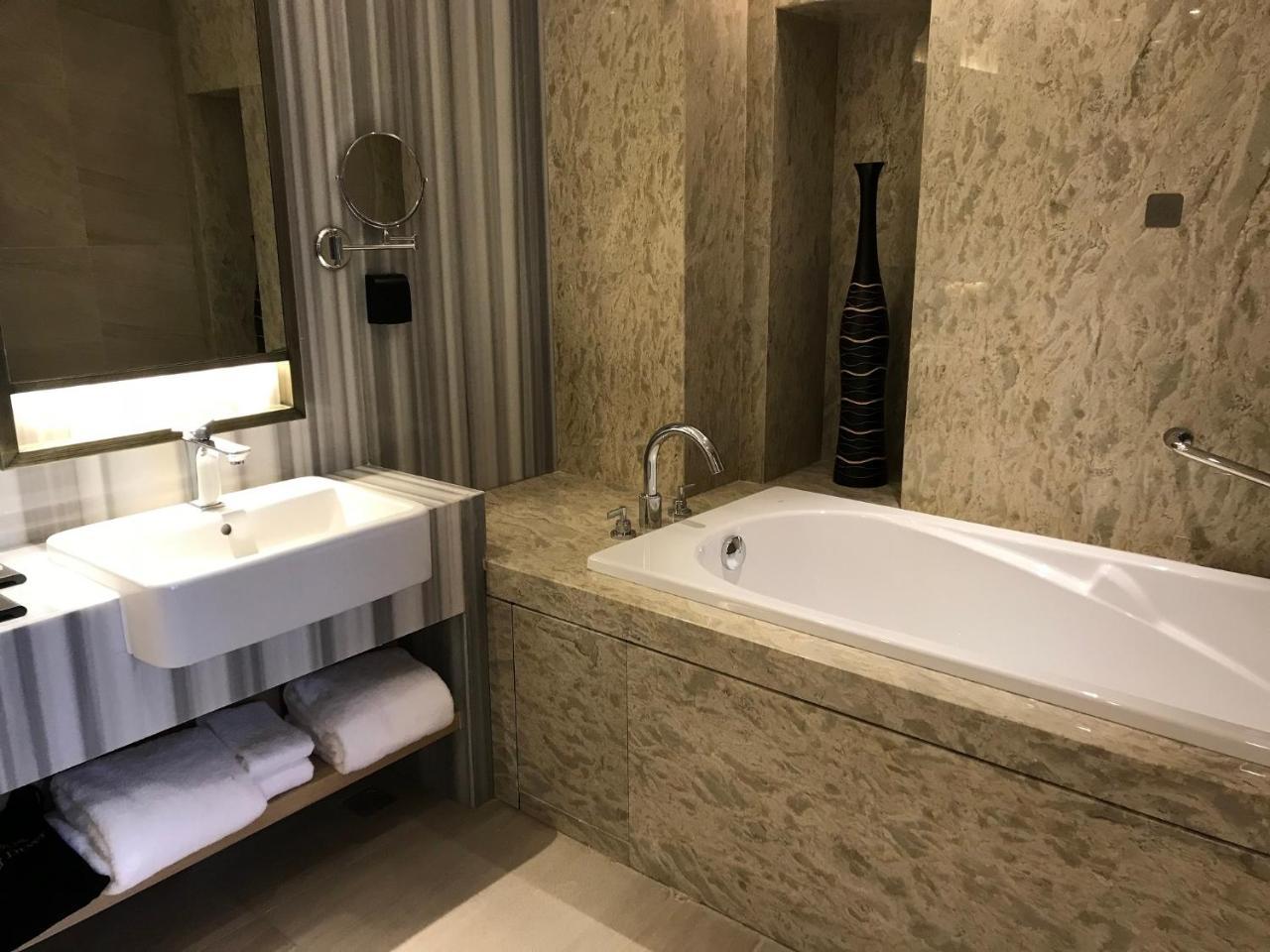 Mercure Chengdu Huapaifang Exterior photo
