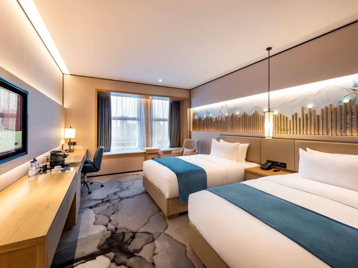 Mercure Chengdu Huapaifang Exterior photo